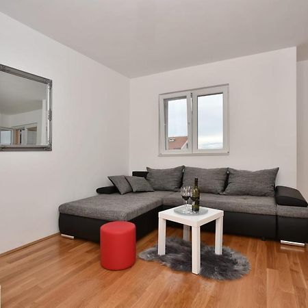 Apartment Anna A2+2 Makarska Exteriör bild