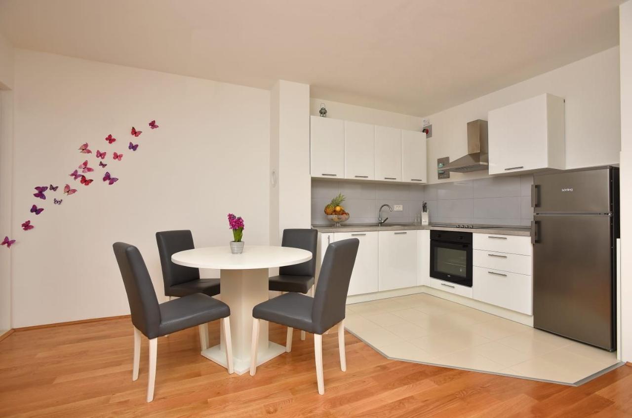 Apartment Anna A2+2 Makarska Exteriör bild