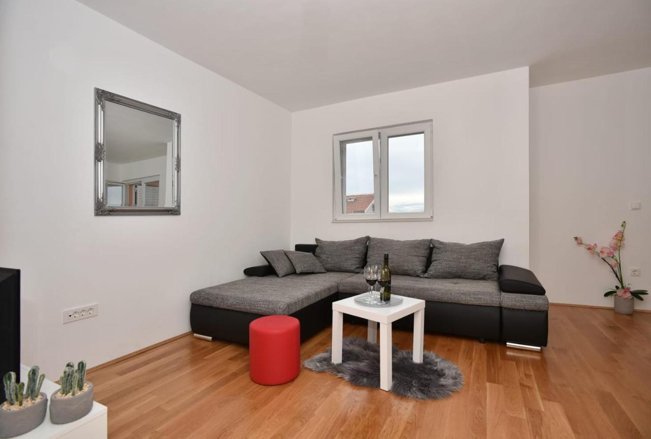 Apartment Anna A2+2 Makarska Exteriör bild