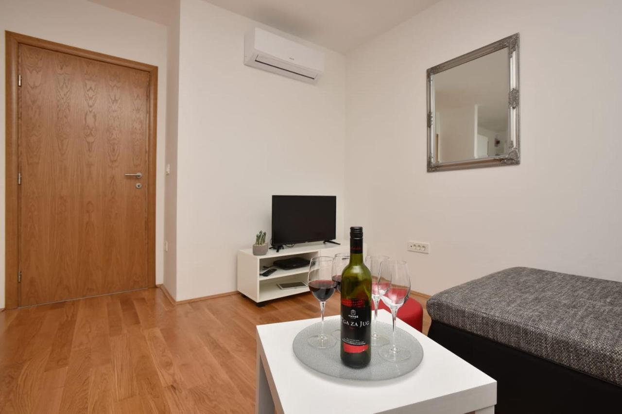 Apartment Anna A2+2 Makarska Exteriör bild