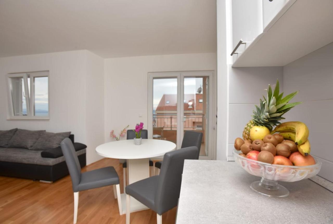 Apartment Anna A2+2 Makarska Exteriör bild
